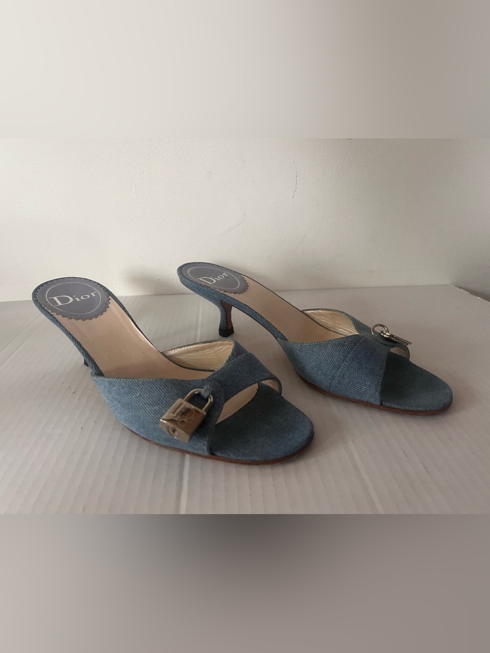 Y2K CHRISTIAN DIOR GALLIANO PADLOCK & KEY KITTEN DENIM HEELS SZ 39 / 8.5 MULES